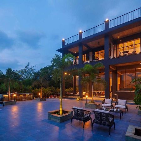 Sunset Boulevard By Stayvista - Lakeside Villa With Pet-Friendly Ambiance, Deck, Terrace, Plunge Pool & Modern Flair Karjat Eksteriør bilde