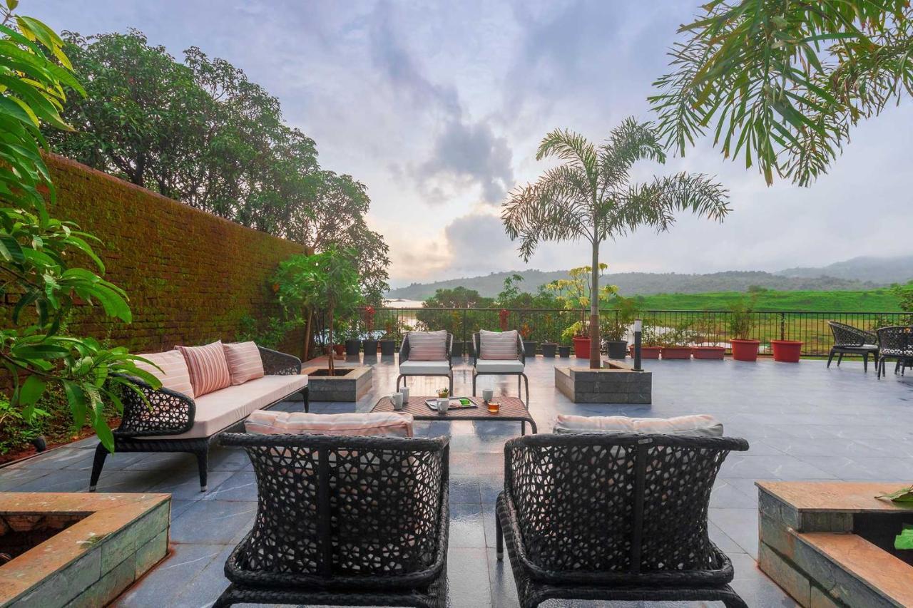 Sunset Boulevard By Stayvista - Lakeside Villa With Pet-Friendly Ambiance, Deck, Terrace, Plunge Pool & Modern Flair Karjat Eksteriør bilde