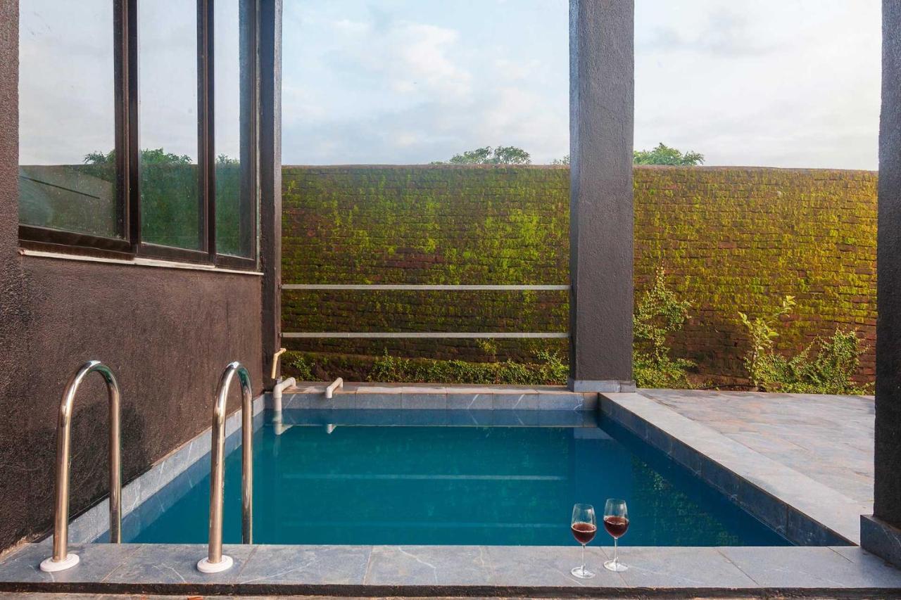 Sunset Boulevard By Stayvista - Lakeside Villa With Pet-Friendly Ambiance, Deck, Terrace, Plunge Pool & Modern Flair Karjat Eksteriør bilde
