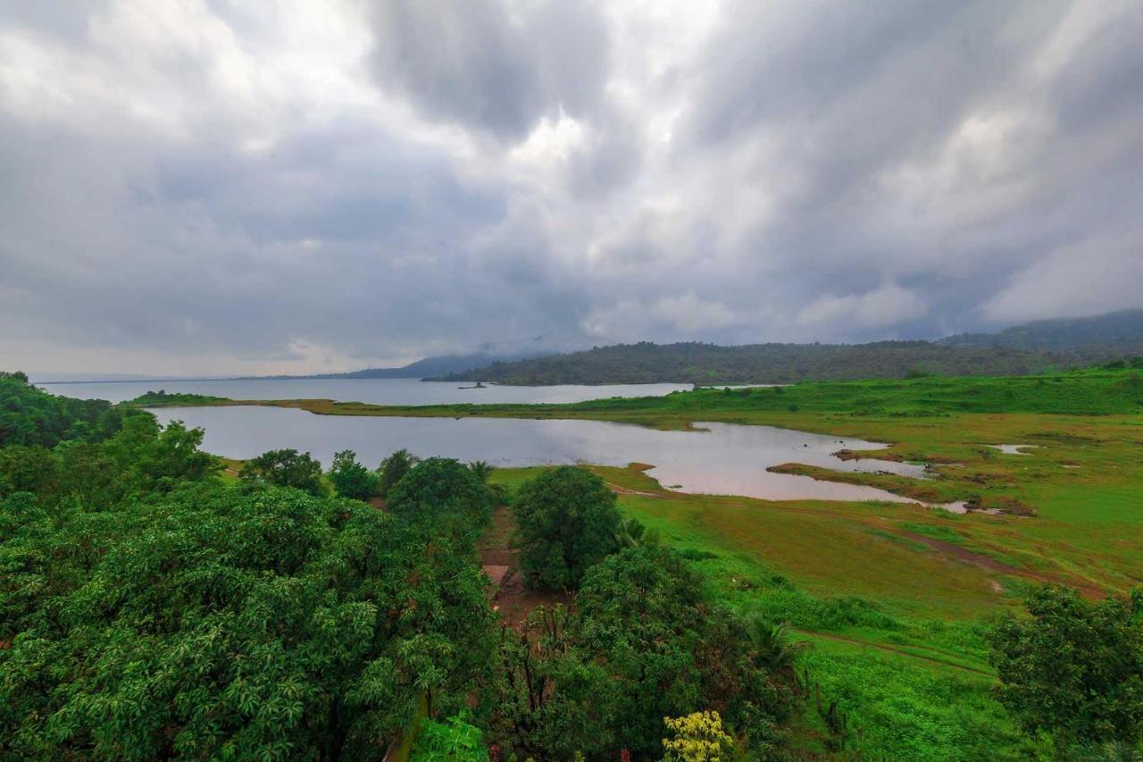 Sunset Boulevard By Stayvista - Lakeside Villa With Pet-Friendly Ambiance, Deck, Terrace, Plunge Pool & Modern Flair Karjat Eksteriør bilde