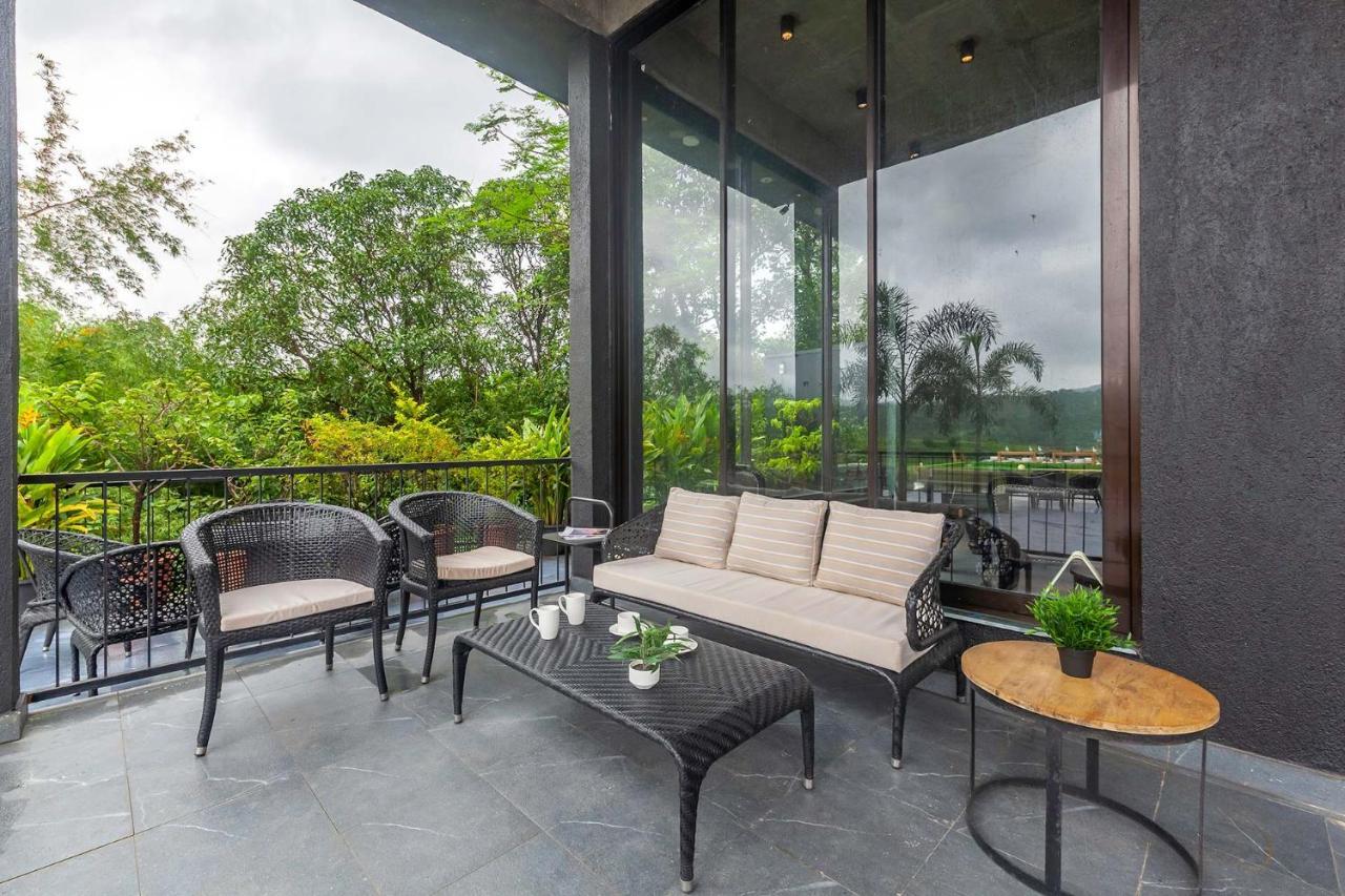 Sunset Boulevard By Stayvista - Lakeside Villa With Pet-Friendly Ambiance, Deck, Terrace, Plunge Pool & Modern Flair Karjat Eksteriør bilde
