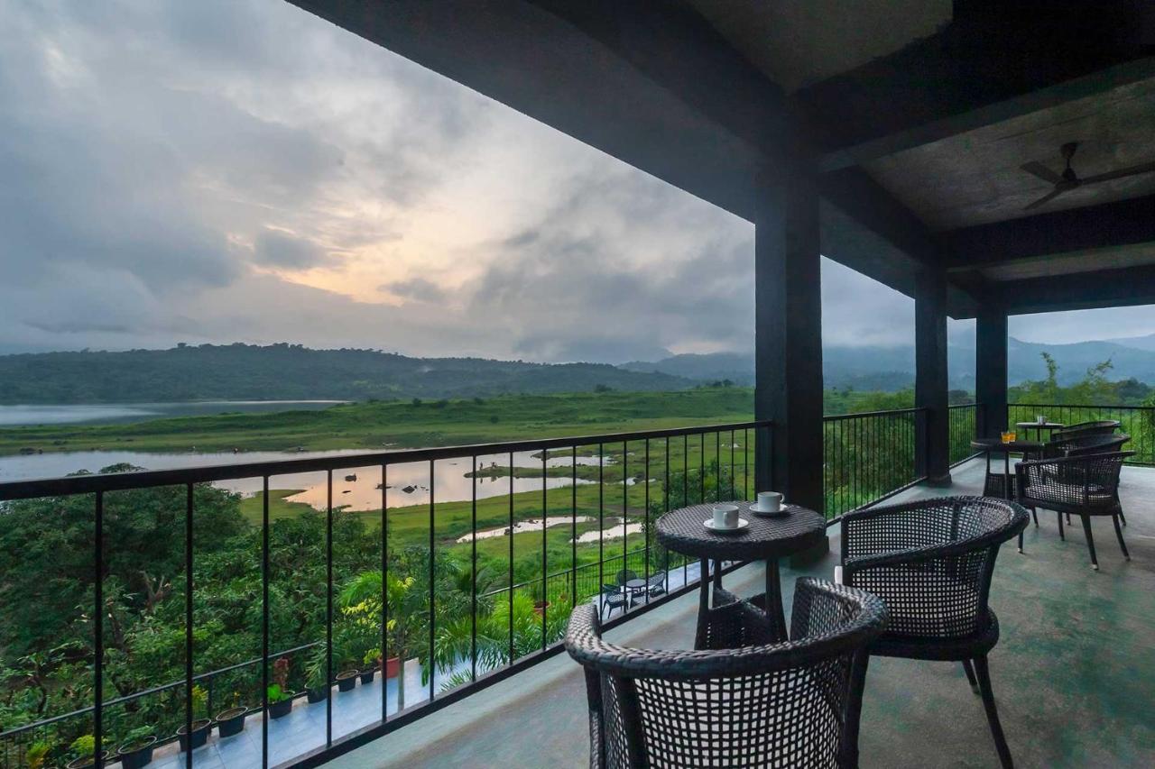 Sunset Boulevard By Stayvista - Lakeside Villa With Pet-Friendly Ambiance, Deck, Terrace, Plunge Pool & Modern Flair Karjat Eksteriør bilde