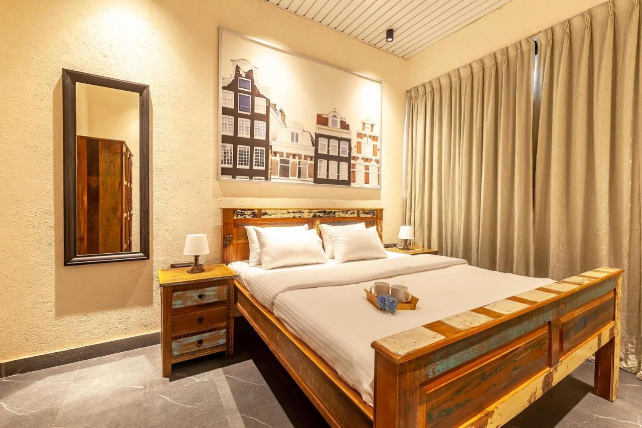 Sunset Boulevard By Stayvista - Lakeside Villa With Pet-Friendly Ambiance, Deck, Terrace, Plunge Pool & Modern Flair Karjat Eksteriør bilde
