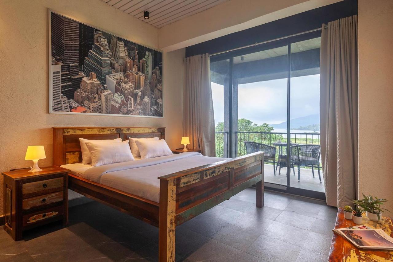 Sunset Boulevard By Stayvista - Lakeside Villa With Pet-Friendly Ambiance, Deck, Terrace, Plunge Pool & Modern Flair Karjat Eksteriør bilde