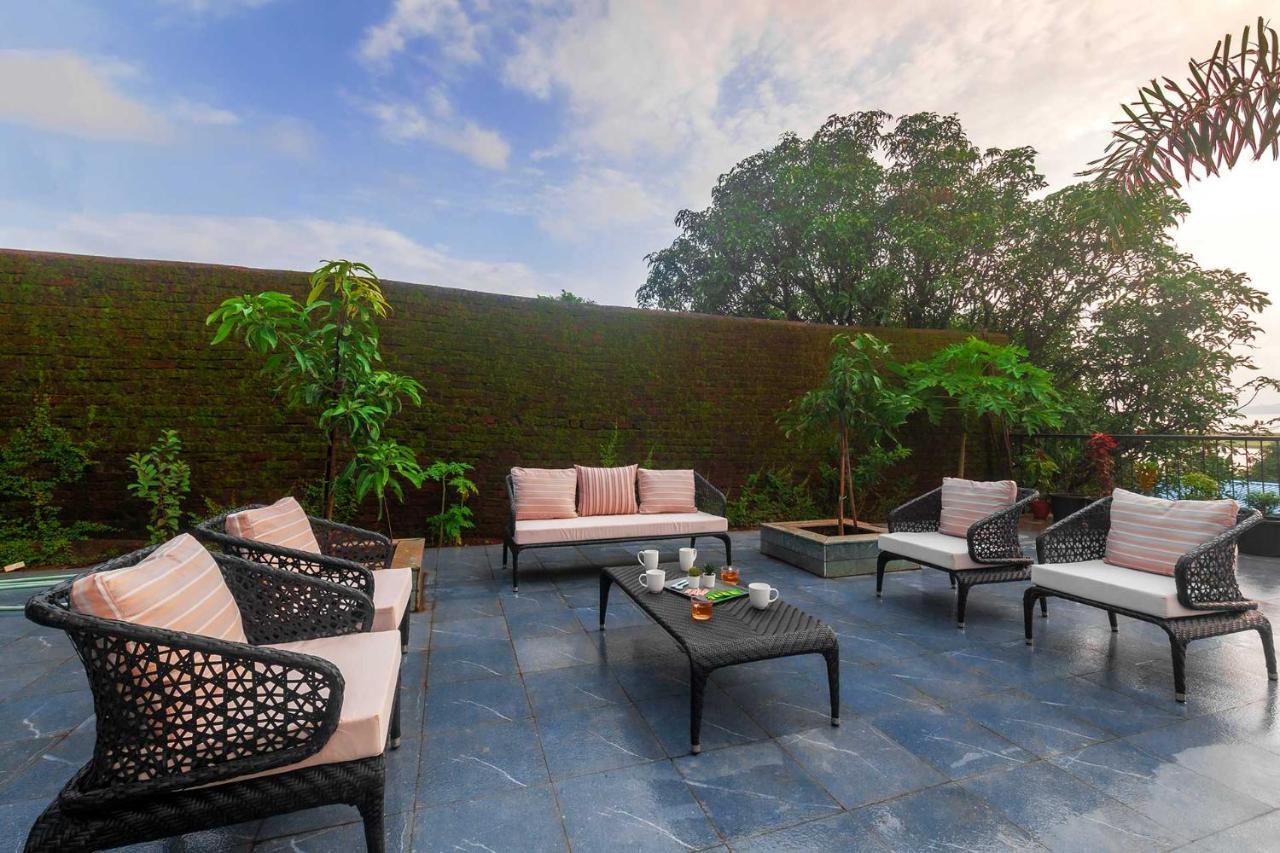 Sunset Boulevard By Stayvista - Lakeside Villa With Pet-Friendly Ambiance, Deck, Terrace, Plunge Pool & Modern Flair Karjat Eksteriør bilde