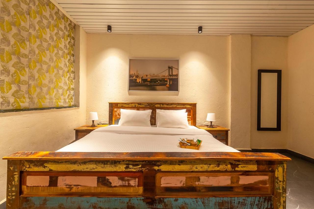 Sunset Boulevard By Stayvista - Lakeside Villa With Pet-Friendly Ambiance, Deck, Terrace, Plunge Pool & Modern Flair Karjat Eksteriør bilde