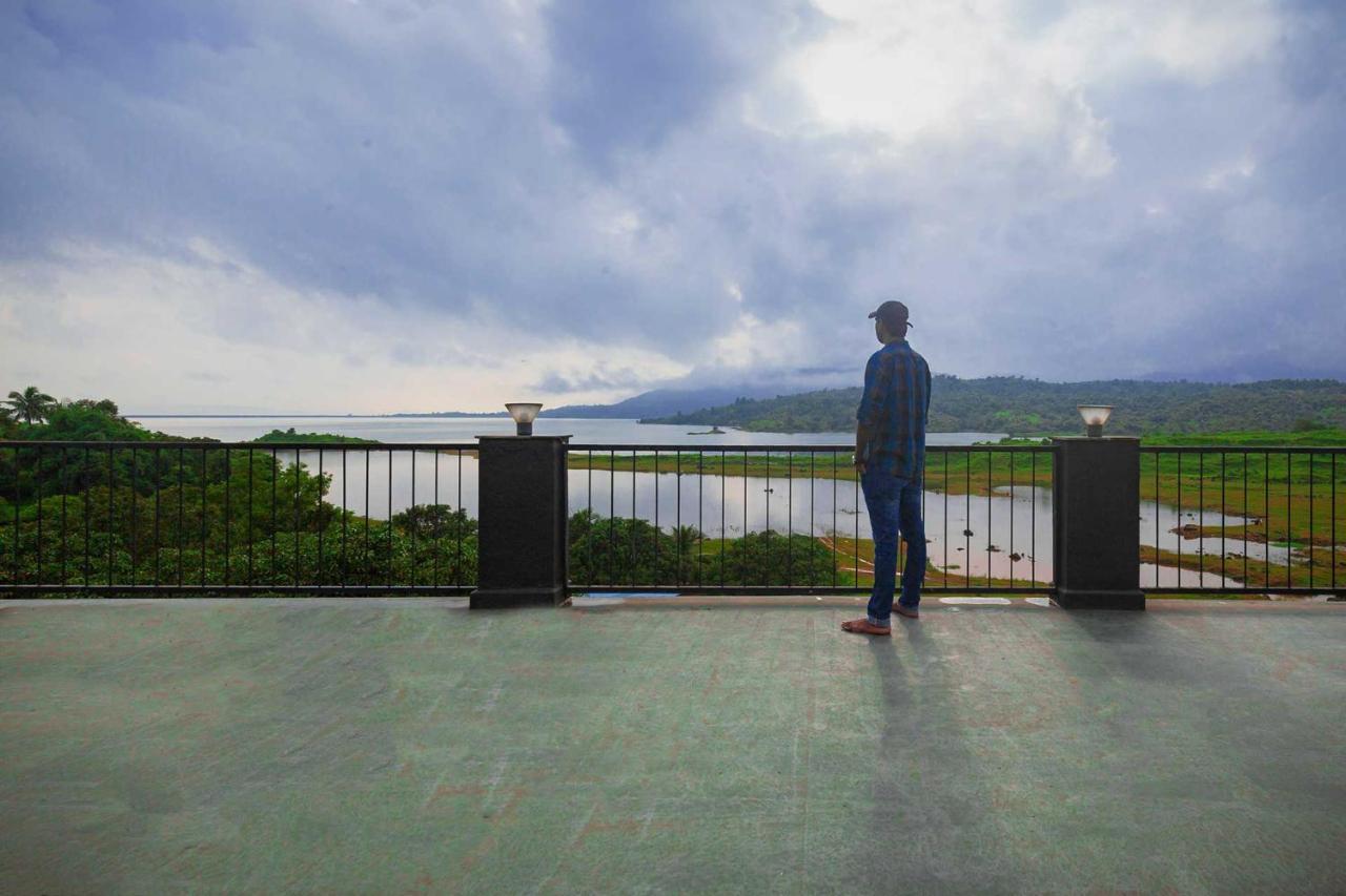 Sunset Boulevard By Stayvista - Lakeside Villa With Pet-Friendly Ambiance, Deck, Terrace, Plunge Pool & Modern Flair Karjat Eksteriør bilde