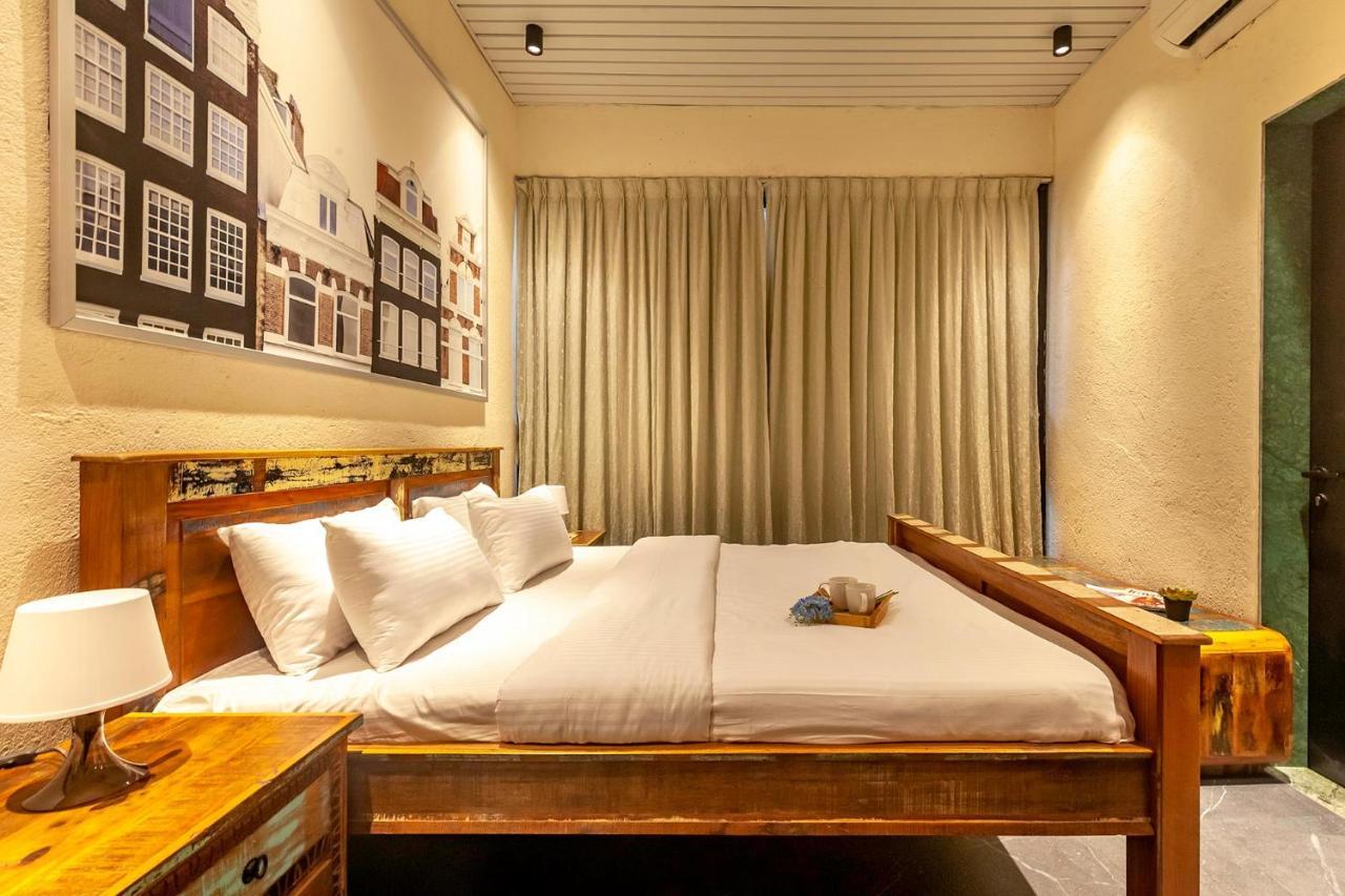 Sunset Boulevard By Stayvista - Lakeside Villa With Pet-Friendly Ambiance, Deck, Terrace, Plunge Pool & Modern Flair Karjat Eksteriør bilde