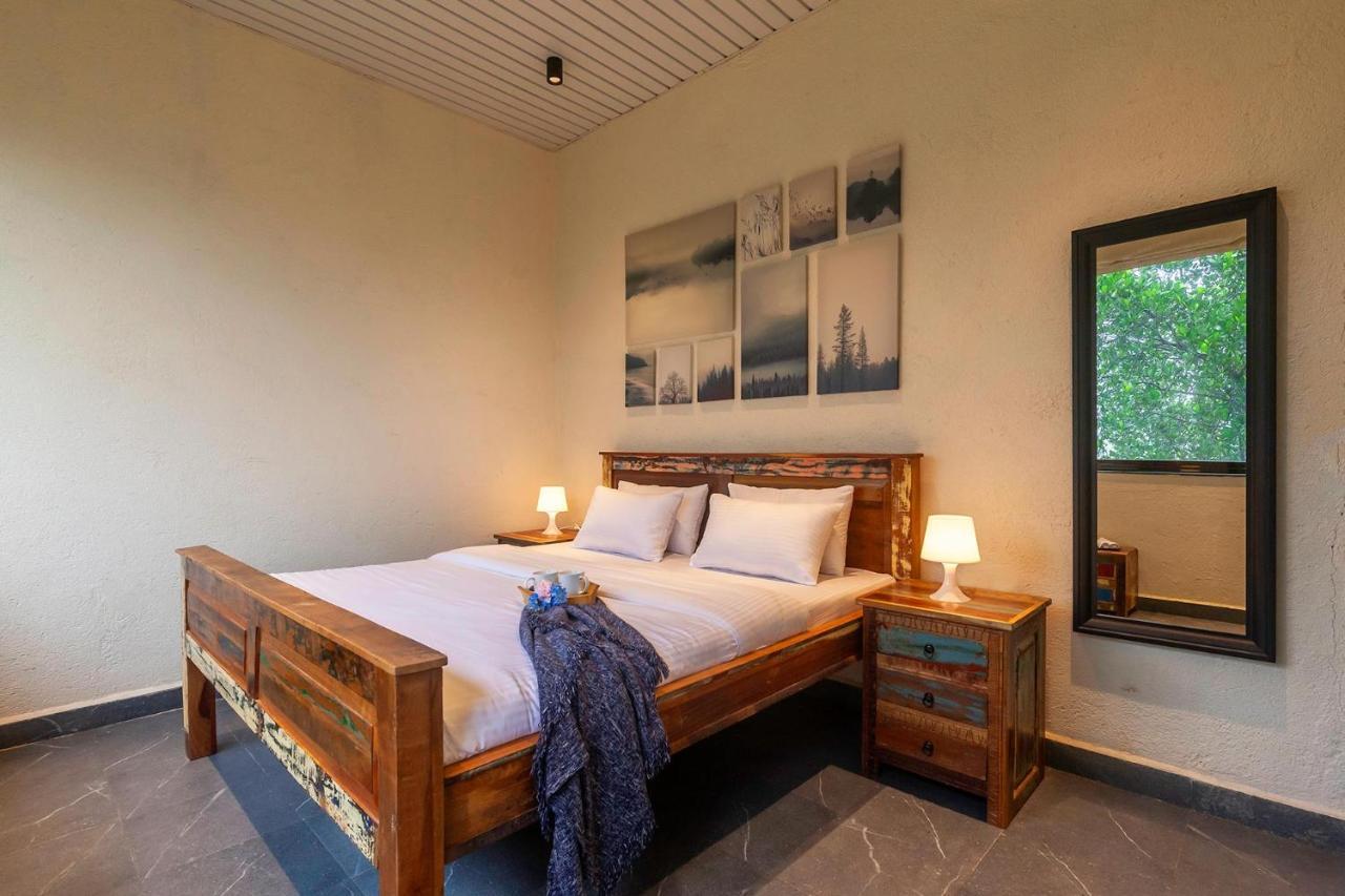Sunset Boulevard By Stayvista - Lakeside Villa With Pet-Friendly Ambiance, Deck, Terrace, Plunge Pool & Modern Flair Karjat Eksteriør bilde