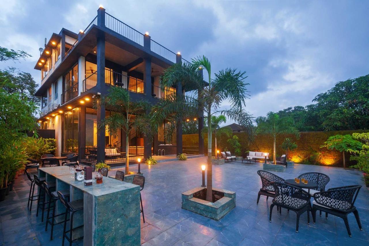 Sunset Boulevard By Stayvista - Lakeside Villa With Pet-Friendly Ambiance, Deck, Terrace, Plunge Pool & Modern Flair Karjat Eksteriør bilde