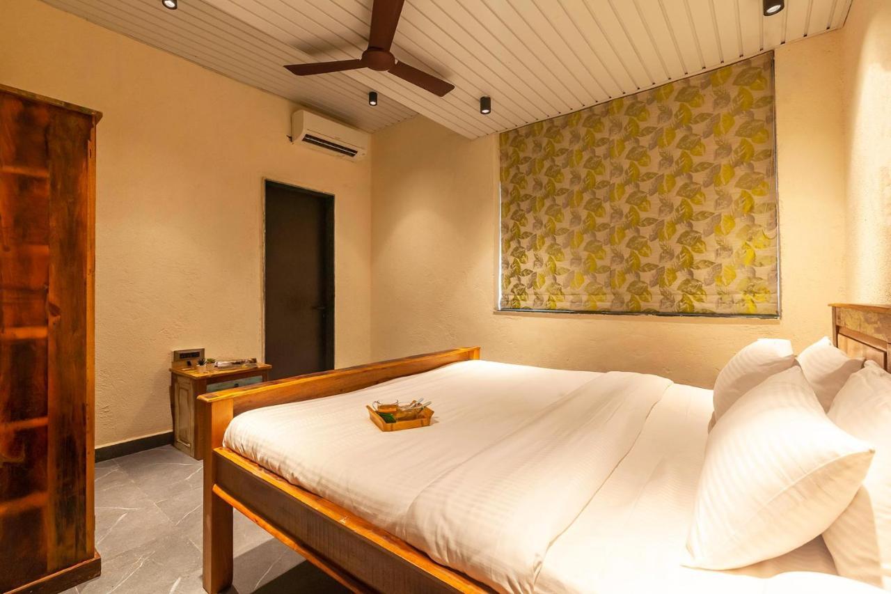 Sunset Boulevard By Stayvista - Lakeside Villa With Pet-Friendly Ambiance, Deck, Terrace, Plunge Pool & Modern Flair Karjat Eksteriør bilde