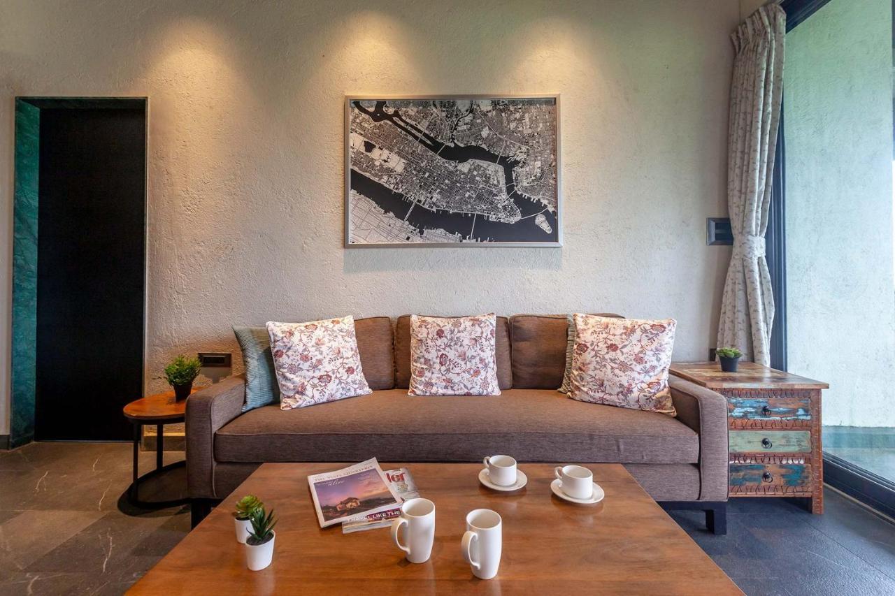 Sunset Boulevard By Stayvista - Lakeside Villa With Pet-Friendly Ambiance, Deck, Terrace, Plunge Pool & Modern Flair Karjat Eksteriør bilde