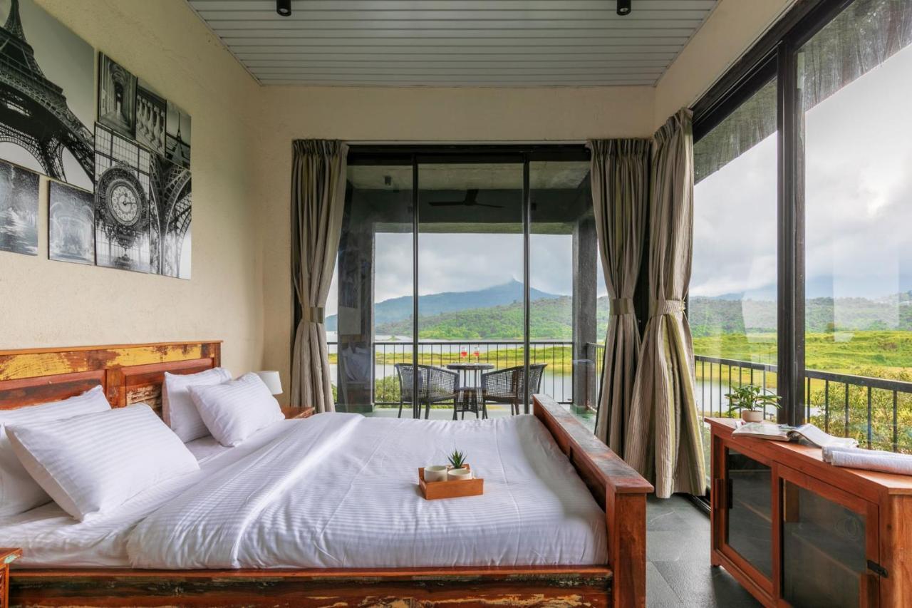 Sunset Boulevard By Stayvista - Lakeside Villa With Pet-Friendly Ambiance, Deck, Terrace, Plunge Pool & Modern Flair Karjat Eksteriør bilde