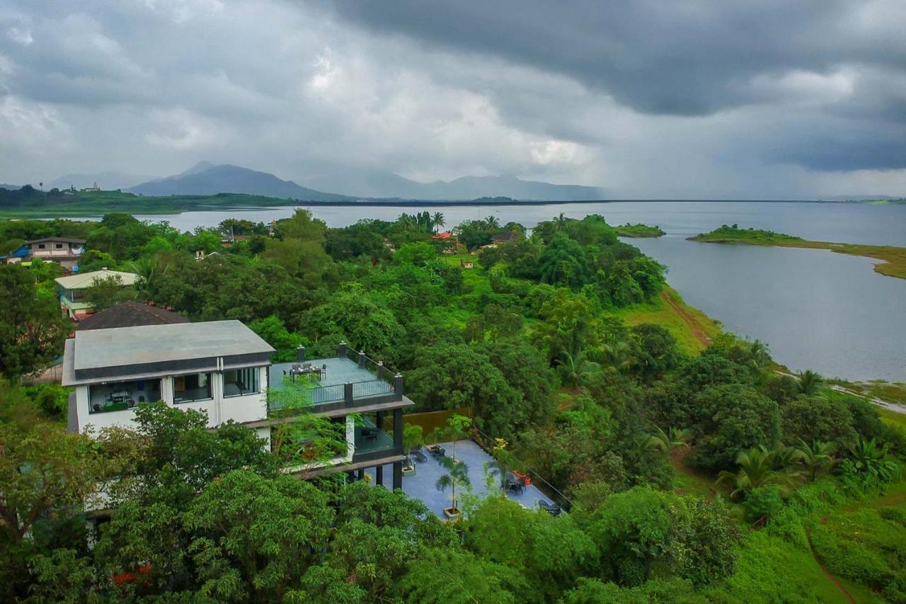 Sunset Boulevard By Stayvista - Lakeside Villa With Pet-Friendly Ambiance, Deck, Terrace, Plunge Pool & Modern Flair Karjat Eksteriør bilde