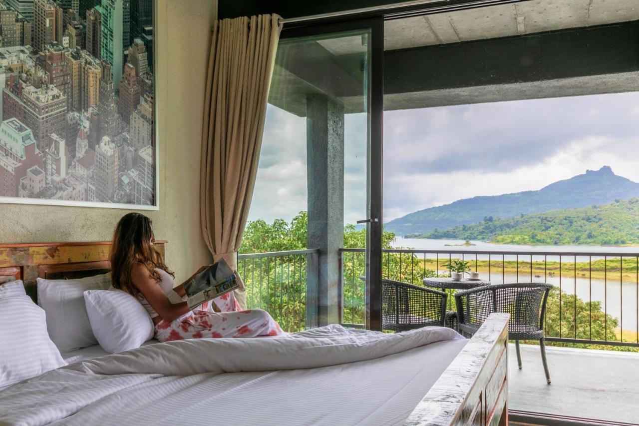 Sunset Boulevard By Stayvista - Lakeside Villa With Pet-Friendly Ambiance, Deck, Terrace, Plunge Pool & Modern Flair Karjat Eksteriør bilde